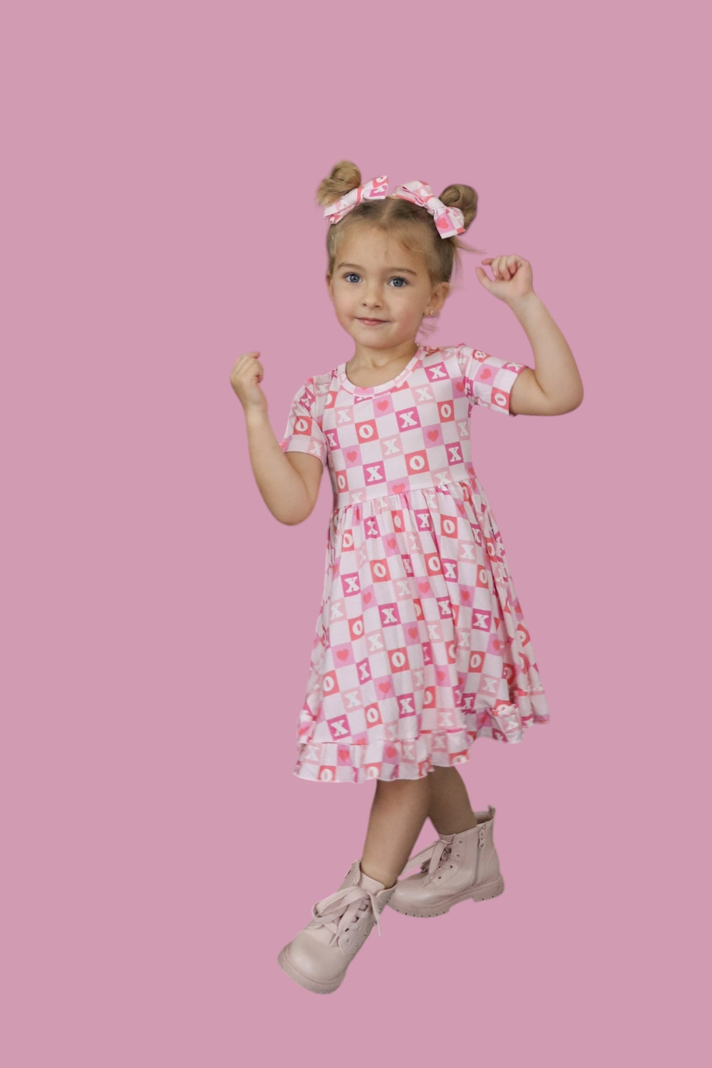 X'S & O'S SHORT SLEEVE DREAM RUFFLE DRESS