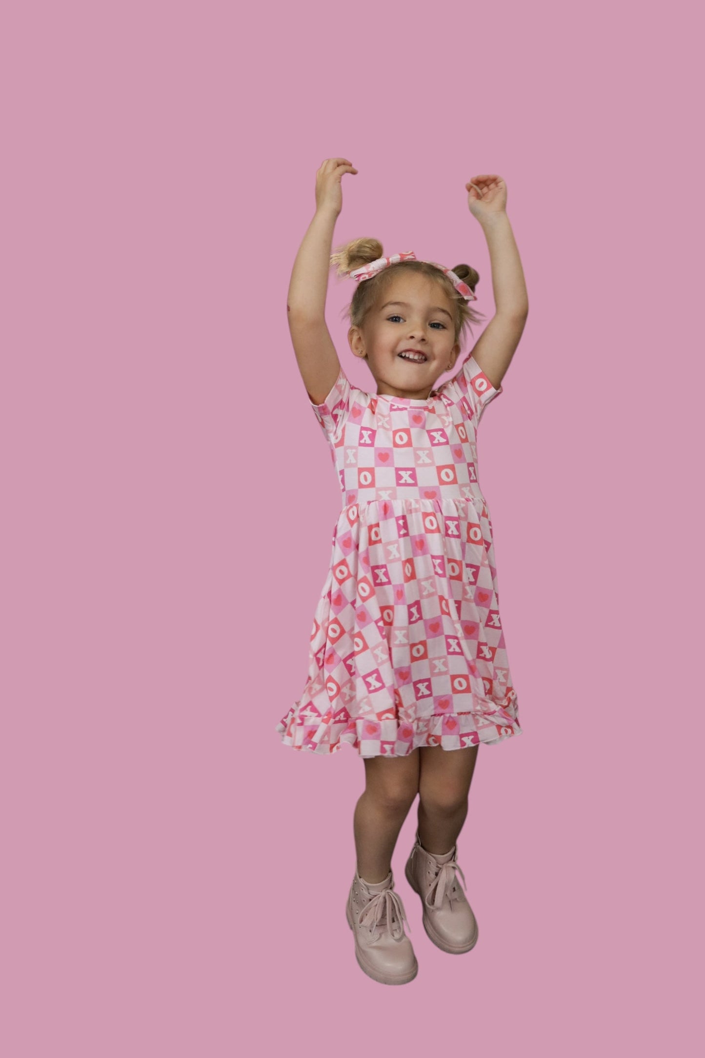 X'S & O'S SHORT SLEEVE DREAM RUFFLE DRESS