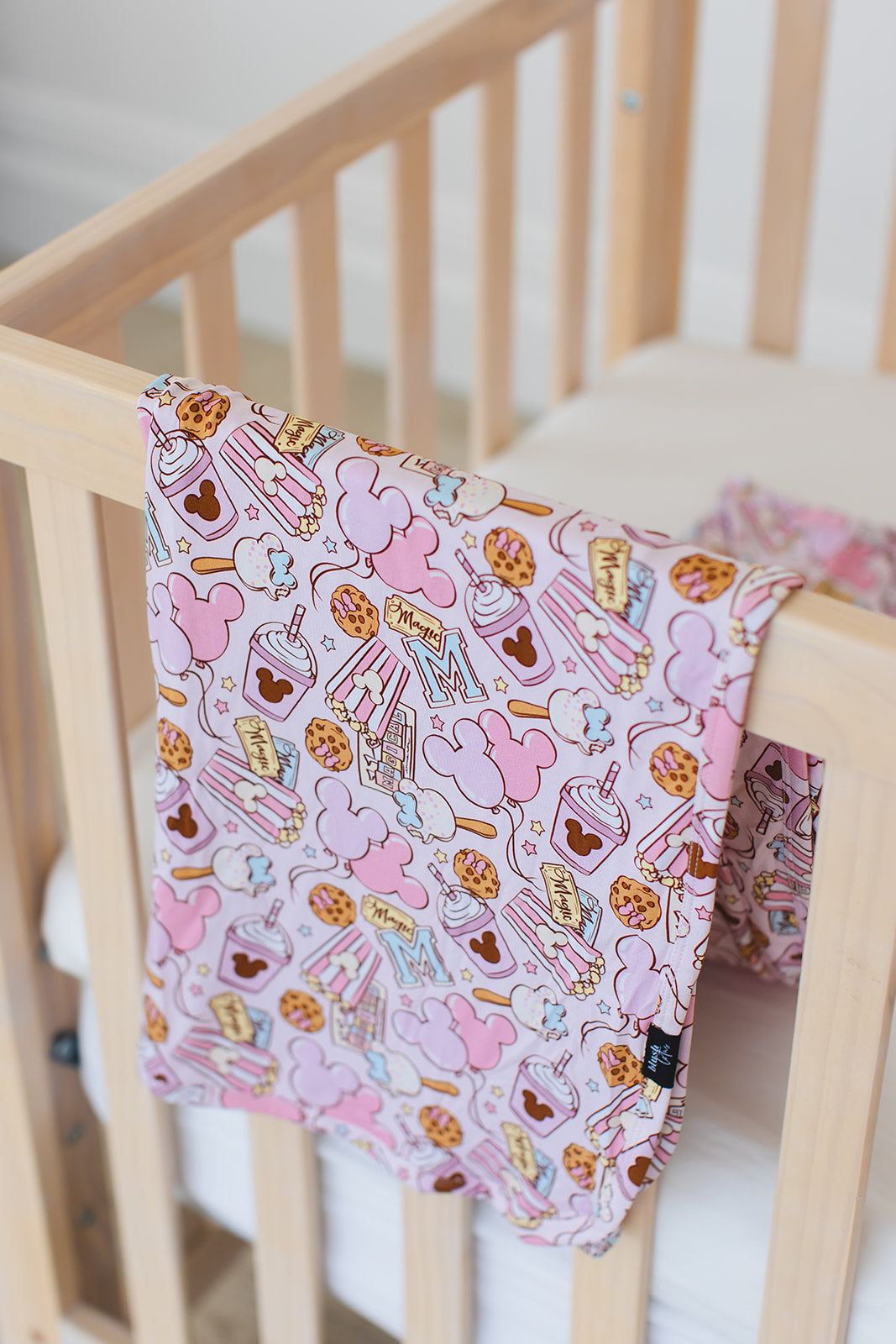 Snacks (PINK) - Lightweight Blanket