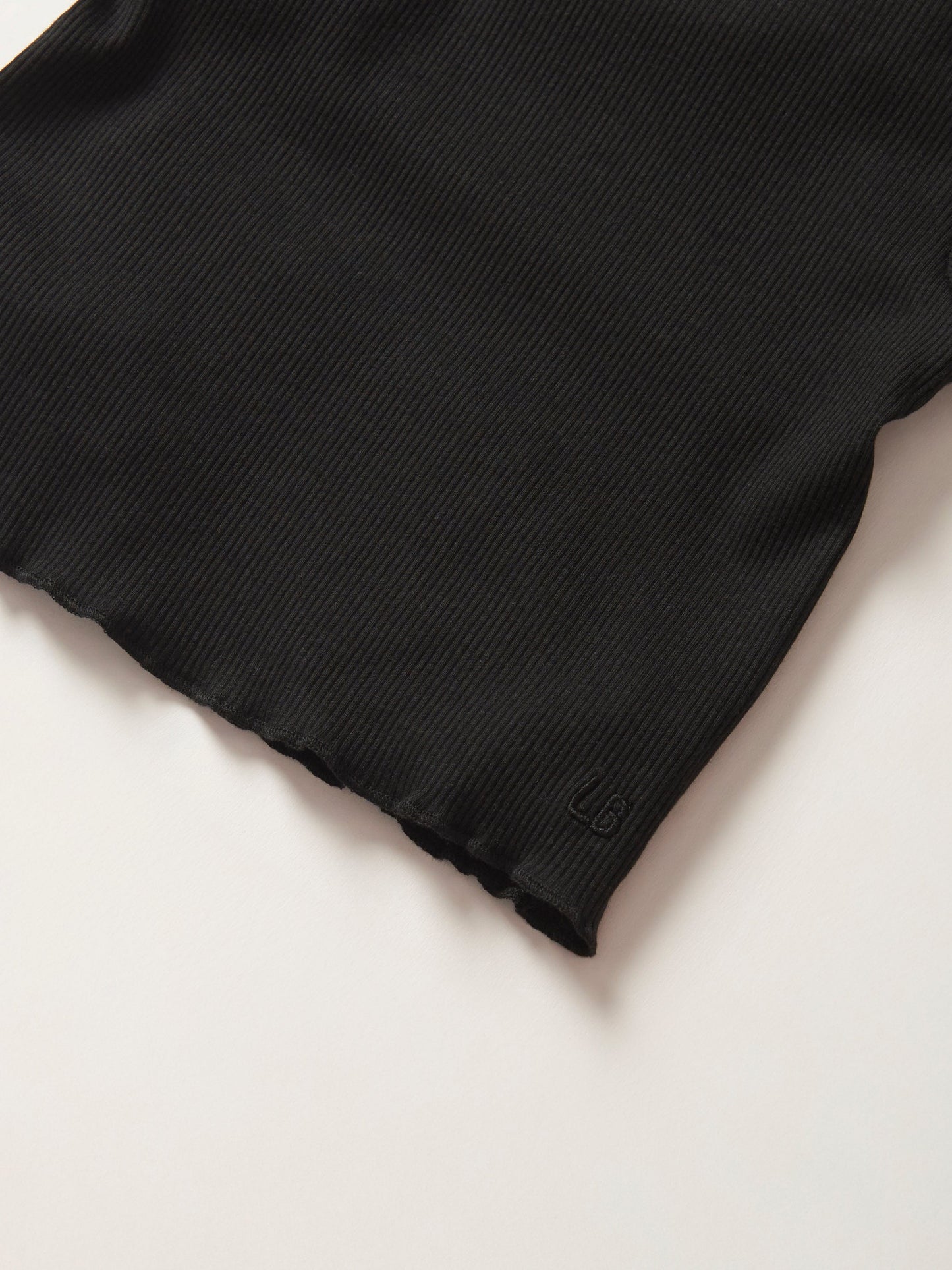 Ribbed Lettuce Trim Tee - Black