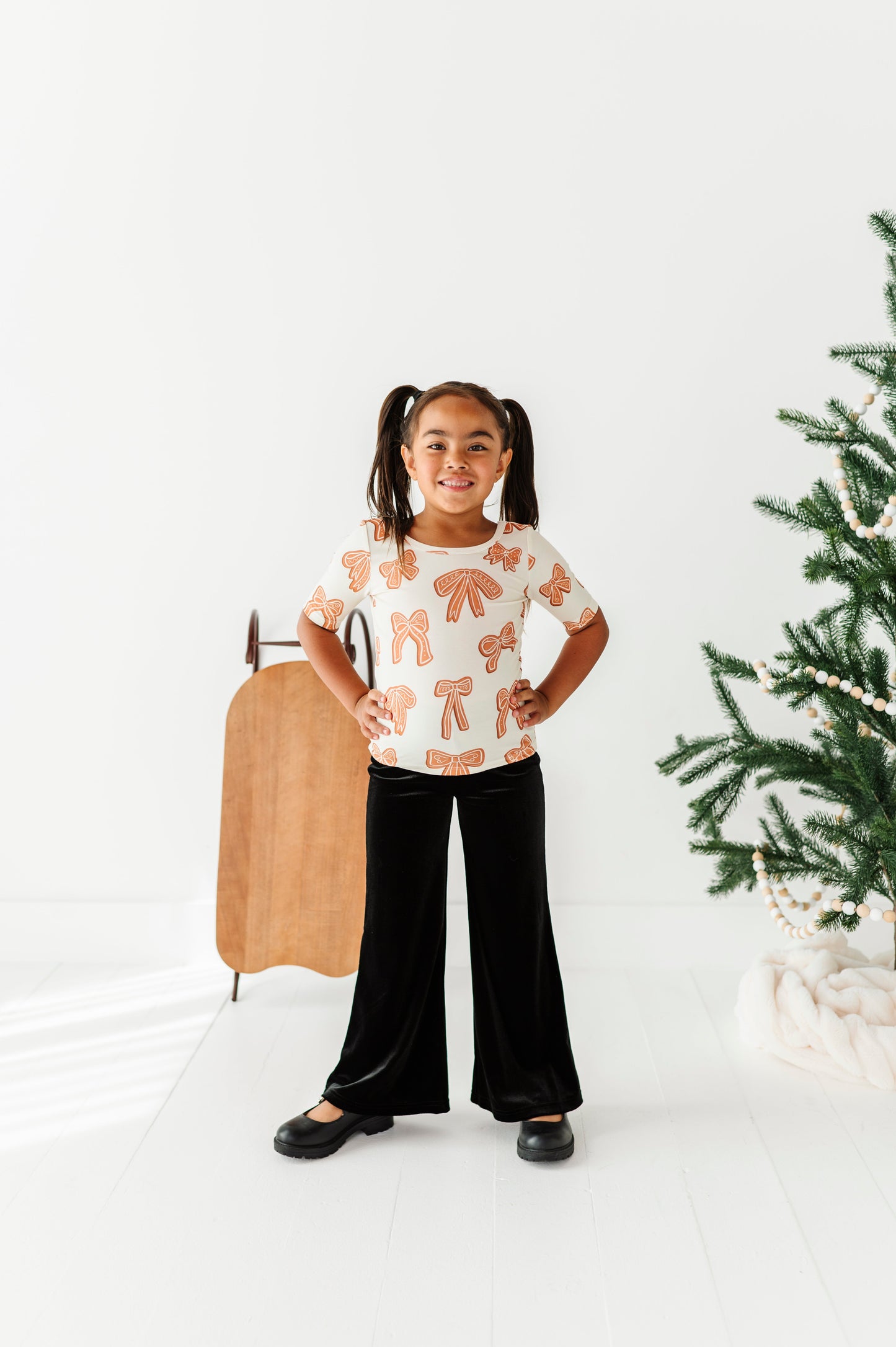 Gingerbread Bow | Scoop Back TEE