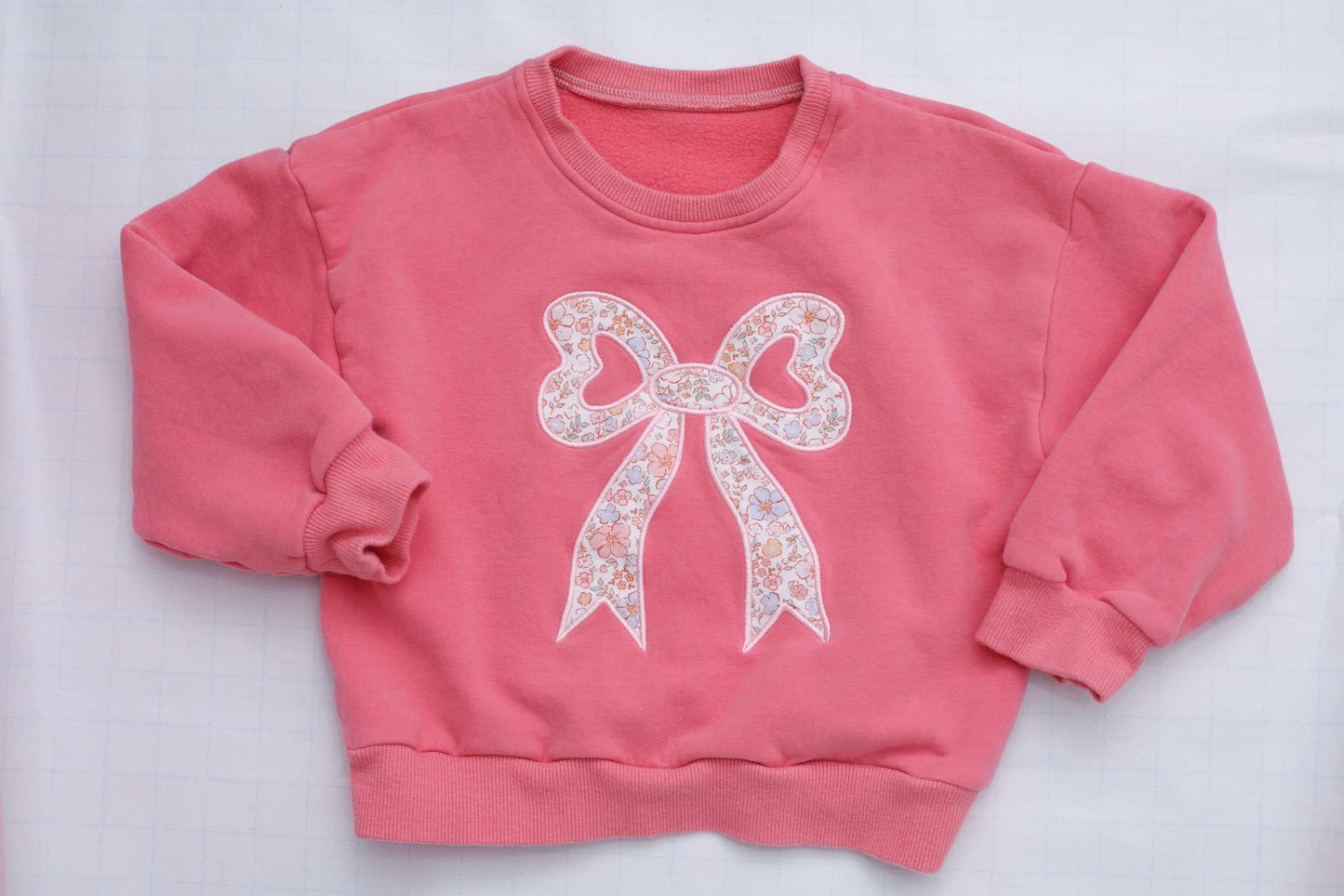 Applique Floral Bow Crewneck Sweatshirt