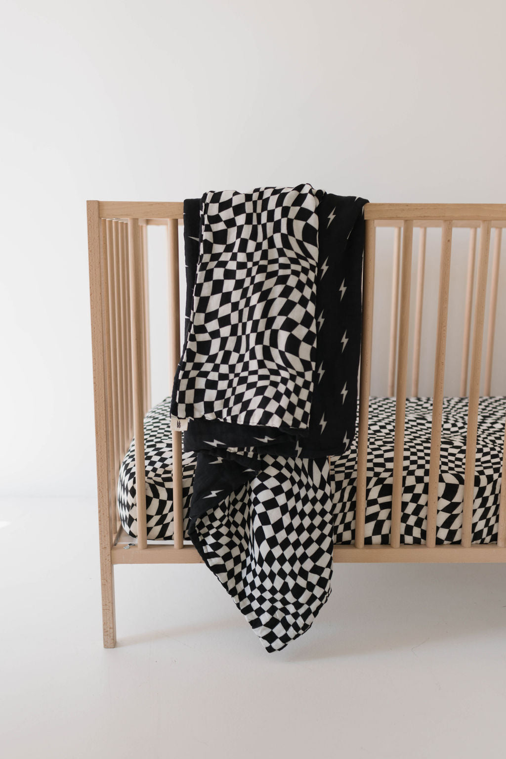 Muslin Crib Sheet | Black & White Wavy Checkerboard