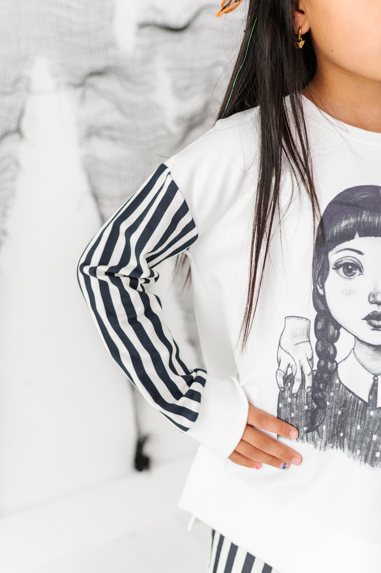 Wednesday | SIDE-SPLIT SWEATSHIRT