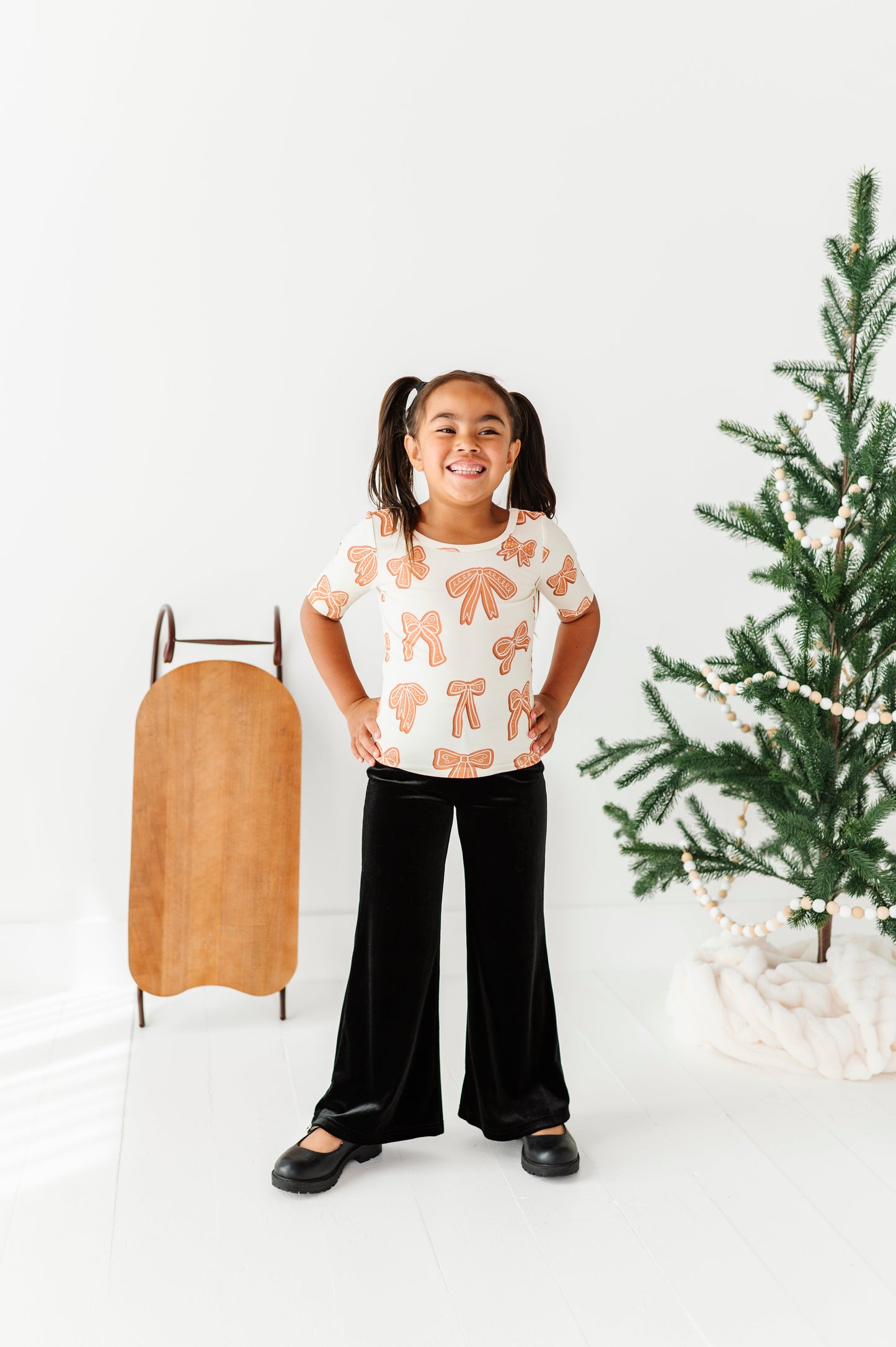 Gingerbread Bow | Scoop Back TEE