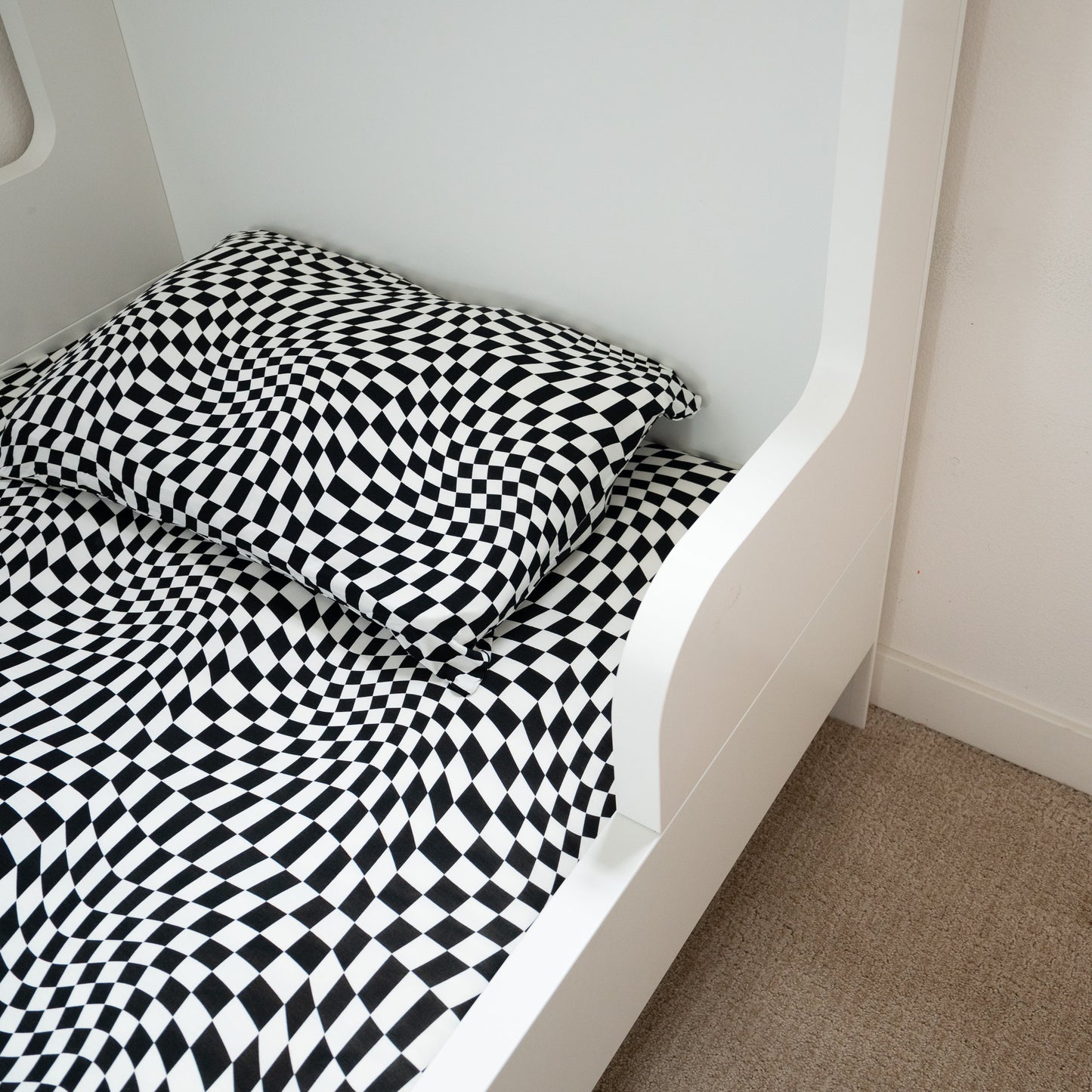 B&W Wavy Checker | Twin Sheet & Pillowcase Set