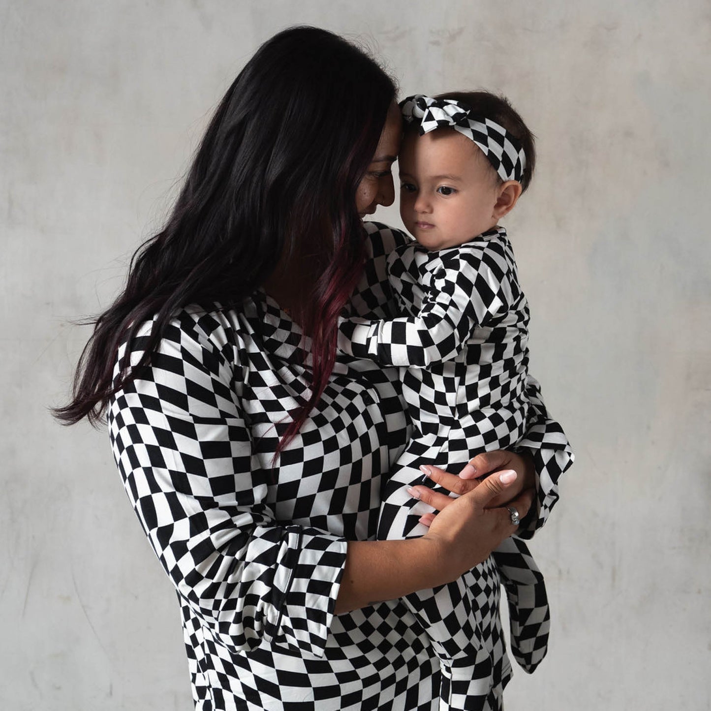 B&W Wavy Checker | Women's Flare Set (Long Sleeve)