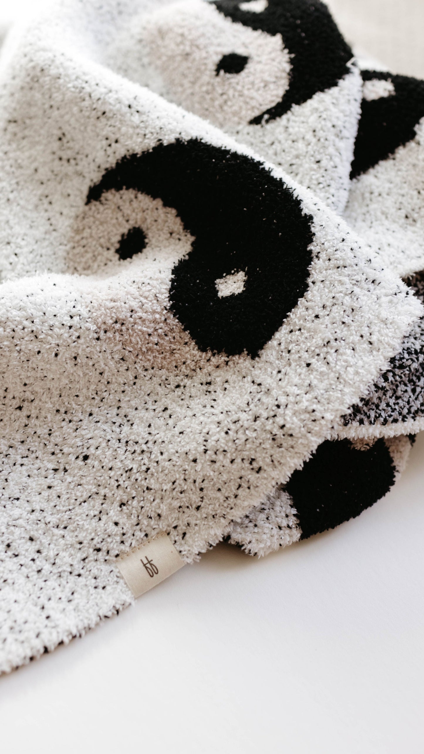 Plush Blanket | Black & White Yin Yang